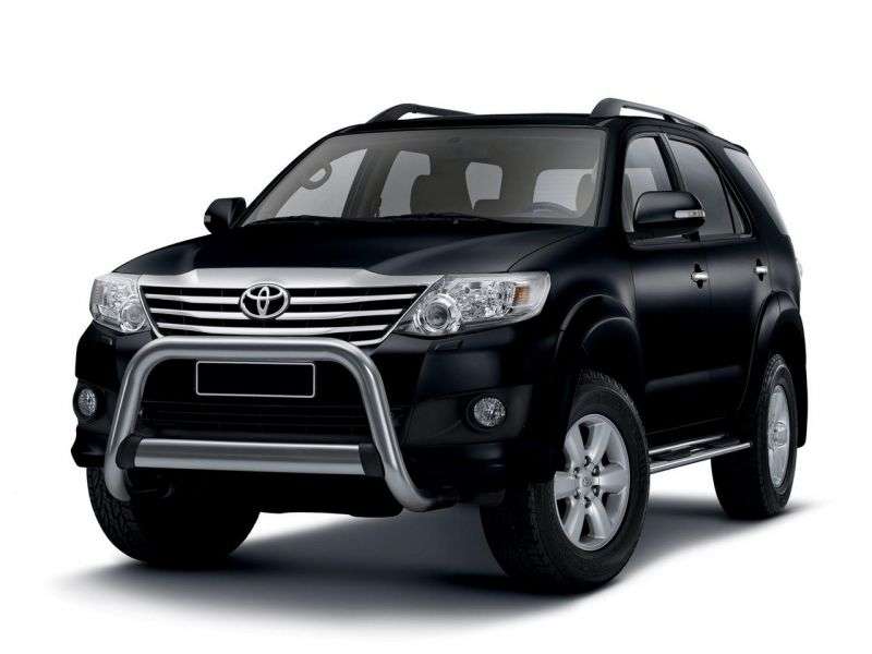 Toyota Fortuner 1.generacja [2. zmiana stylizacji] SUV 4.0 MT 4WD (2011   obecnie)