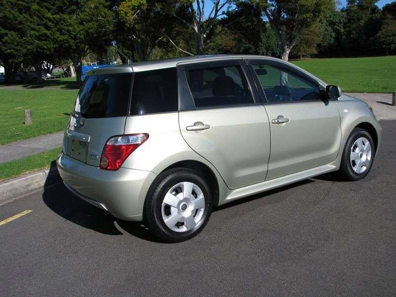 Toyota Ist 1st Generation Restyled Hatchback 1 3 At 2005 2006