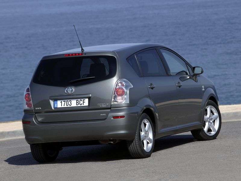 Toyota Corolla Verso minivan trzeciej generacji 2.0 TD MT (2004 2006)