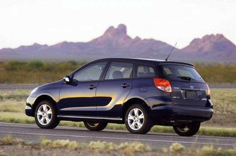 5 drzwiowy hatchback Toyota Matrix 1 generacji XR 1,8 MT (2006 2008)
