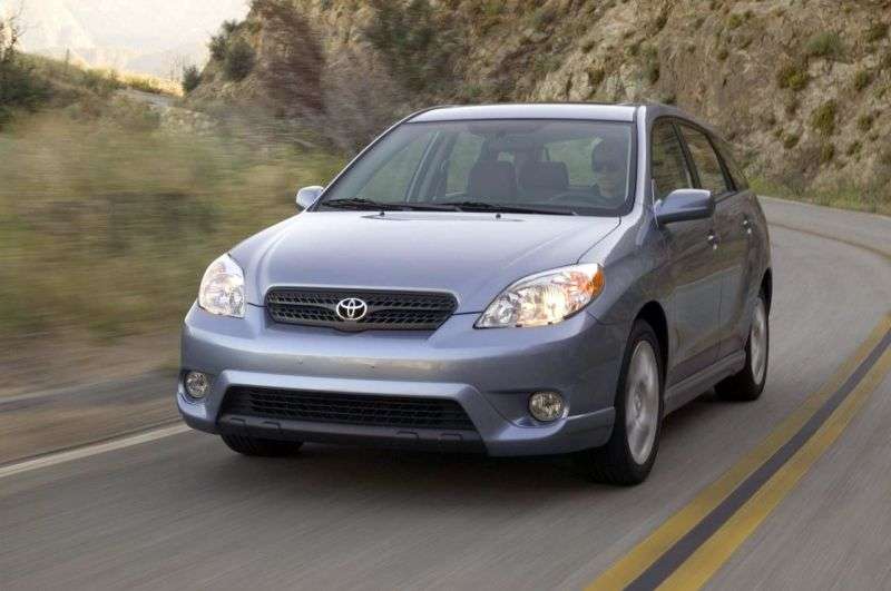5 drzwiowy hatchback Toyota Matrix pierwszej generacji 1.8 na AWD (2006 2008)