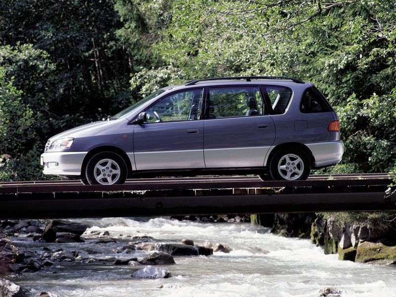 Toyota Picnic minivan pierwszej generacji 2.2 TD MT (1996 2001)