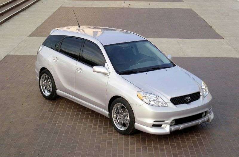 5 drzwiowy hatchback XRS pierwszej generacji Toyota Matrix 1.8 AT (2003 2005)