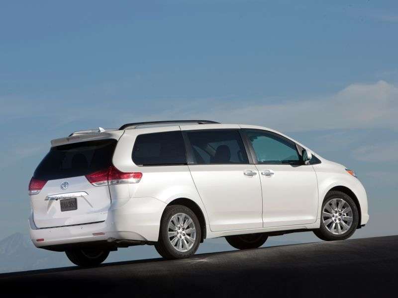 5 drzwiowy minivan Toyota Sienna 3. generacji 3,5 AT (2011 obecnie)