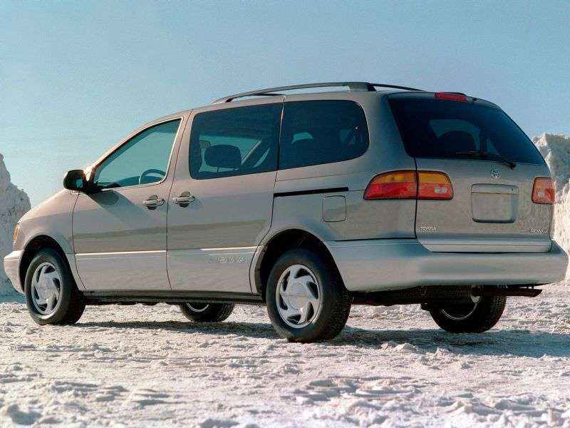 Toyota Sienna minivan pierwszej generacji 3.0 AT (1997 2001)