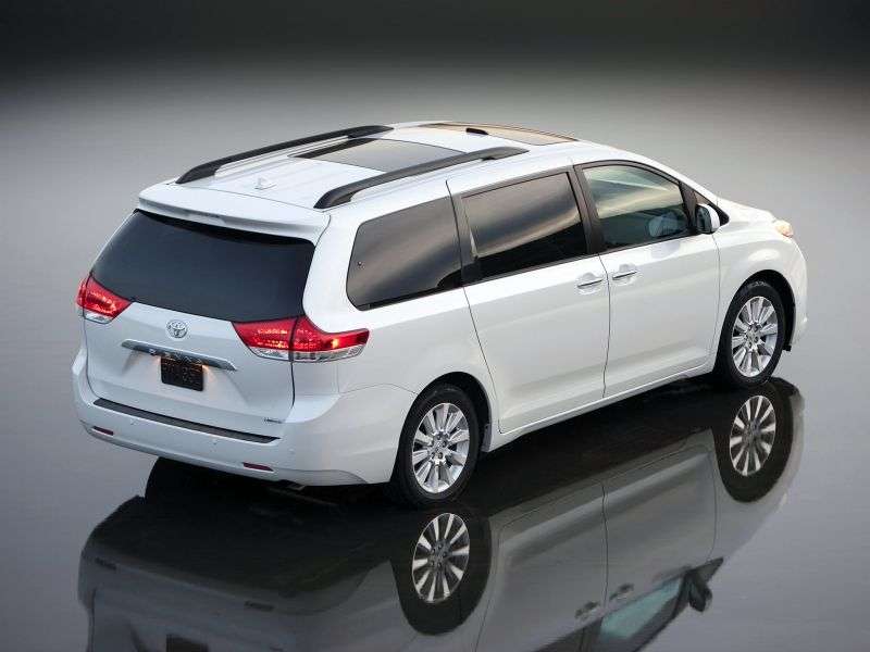 5 drzwiowy minivan Toyota Sienna 3. generacji 3.5 AT AWD (2011 obecnie)