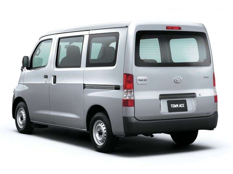 Toyota Town Ace Van minivan 5 generacji 1.5 AT (2008 obecnie)