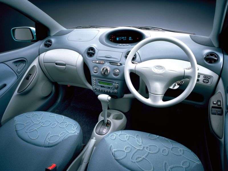 Toyota Vitz XP10hechbek 3 dv. 1.3 4WD MT (1998–2002)
