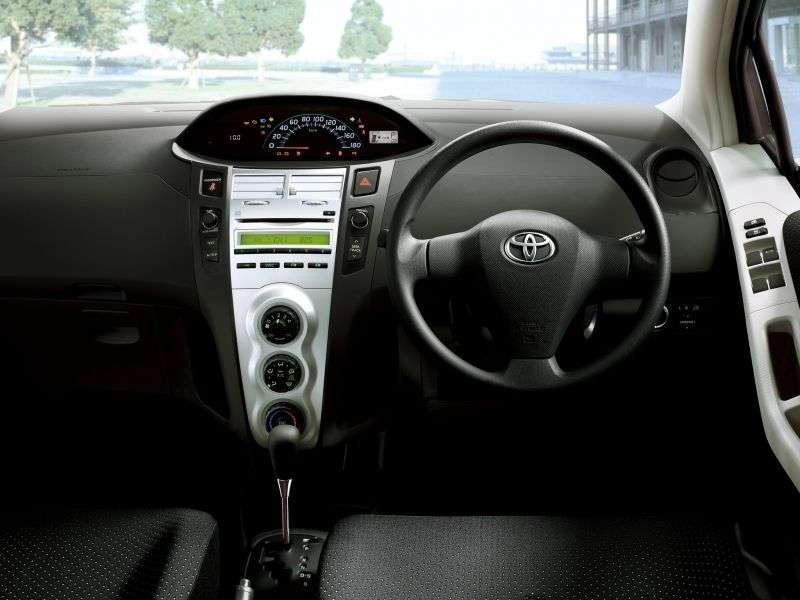 Toyota Vitz XP90 Hatchback 1.3 MT (2005–2007)