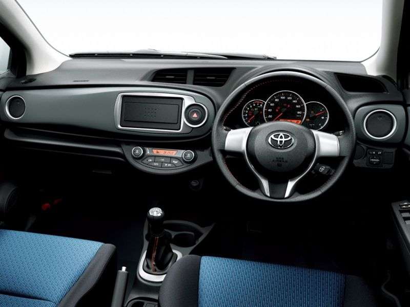 Toyota Vitz XP130RS hatchback 1.5 CVT (2010 – v.)