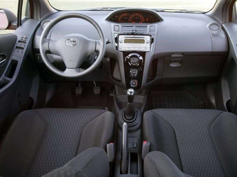 Toyota Yaris XP9RS hatchback 3 drzwiowy 1,5 AT (2007 2009)