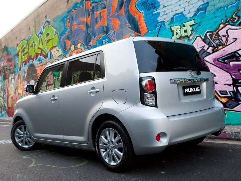 Toyota Rukus minivan 1.generacji 2.4 AT (2011 obecnie)