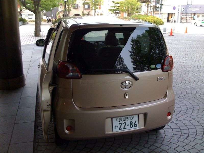 Toyota Porte 1st generation minivan 1.3 AT (2004–2005)