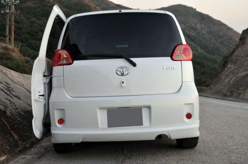 Toyota Porte minivan pierwszej generacji 1.3 AT (2004 2005)