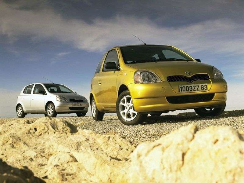 3 drzwiowy hatchback Toyota Echo pierwszej generacji 1,3 AT (1999 2003)