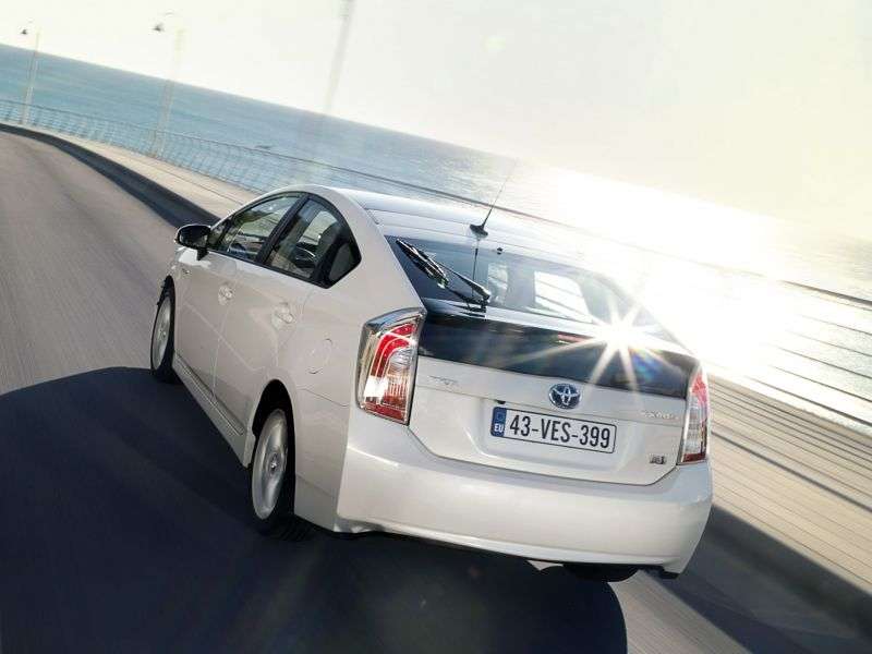 Toyota Prius 3 generation [restyled] hatchback 1.8 CVT Prestige (2011 – present)