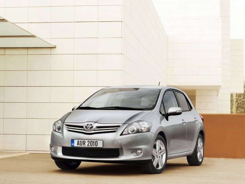 Toyota Auris 5 drzwiowy hatchback pierwszej generacji [zmiana stylizacji]. 1.8 CVT 4WD (2010 2012)
