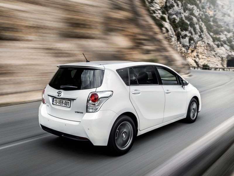 Toyota Verso 1.generacja [zmiana stylizacji] minivan 2.0 D 4D MT (7 miejsc) (2012 obecnie)