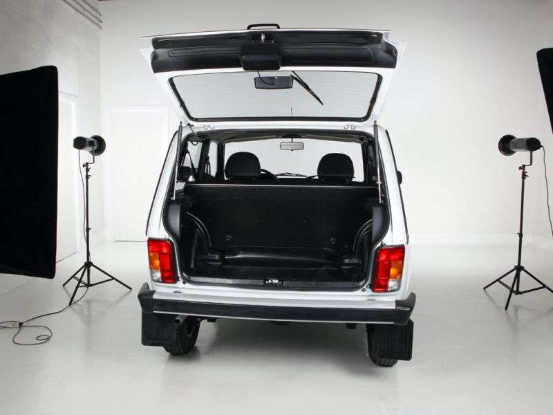 VAZ (Lada) 4x4 21214 SUV 3 drzwiowy 1,7 MT 8 kl. (Euro 4) 21214 40 022 Standard (2013) (2011 obecnie)