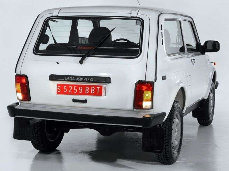 VAZ (Lada) 4x4 21214 SUV 3 drzwiowy 1,7 MT 8 kl. (Euro 3) 21214 30 010 standardowe (2002 2011)