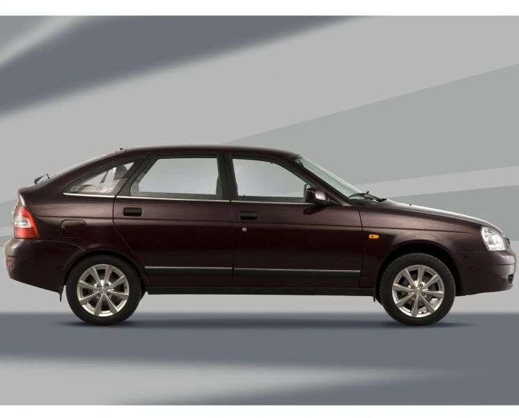 VAZ (Lada) Priora, 5 drzwiowy hatchback 2172 pierwszej generacji. 1.6 MT 16 cl (Euro 4) 21723 03 041 Lux (2011 obecnie)