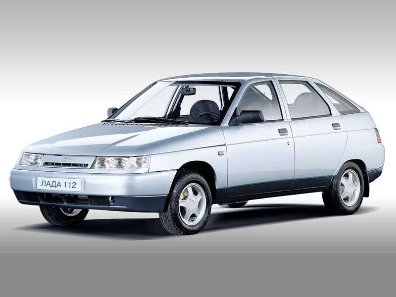 VAZ (Lada) 2112 5 drzwiowy hatchback pierwszej generacji. 1,5 MT (2004 2008)