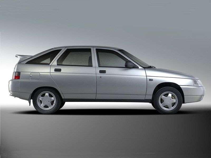 VAZ (Lada) 2112 5 drzwiowy hatchback pierwszej generacji. 1,5 MT (1997 2008)