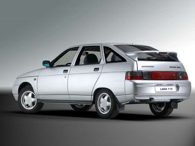 VAZ (Lada) 2112 5 drzwiowy hatchback pierwszej generacji. 1,5 MT (2000 2004)