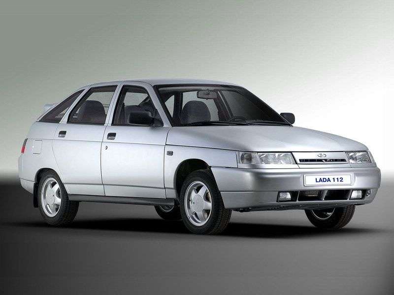 VAZ (Lada) 2112 5 drzwiowy hatchback pierwszej generacji. 1,5 MT (2004 2008)