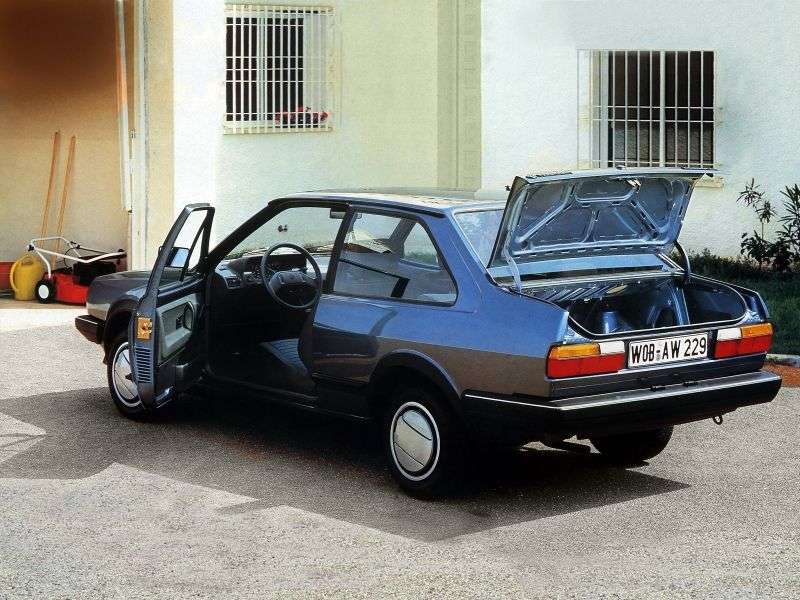 Volkswagen Polo sedan 2.generacji 1.3 MT (1983 1990)