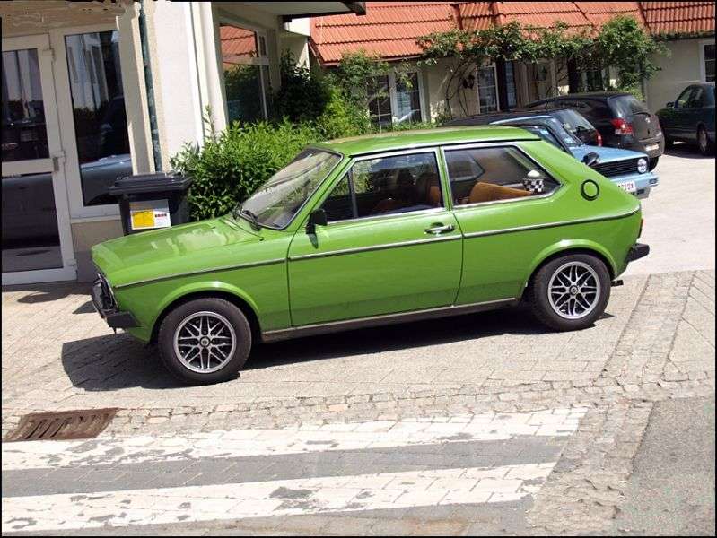Volkswagen Polo 1st generation hatchback 1.1 L MT (1975–1979)
