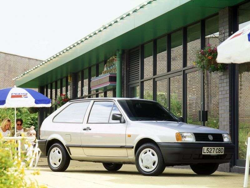 Volkswagen Polo 2. generacji [zmiana stylizacji] hatchback 1.0 MT (1990 1992)