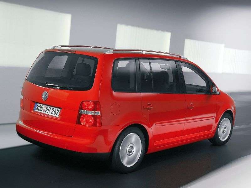 Volkswagen Touran minivan pierwszej generacji 1.6 MT (2004 2007)