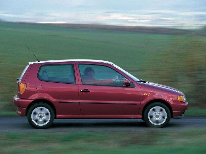 Volkswagen Polo 3 drzwiowy hatchback 3 drzwiowy. 1,0 mln ton (1994 1996)