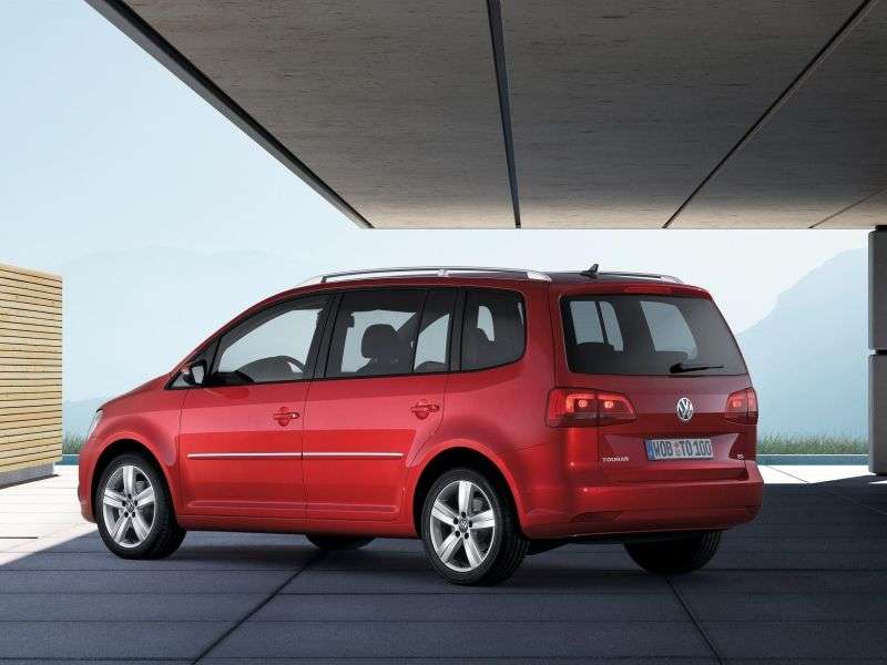Volkswagen Touran minivan trzeciej generacji 1.4 TSI DSG Highline (2010 obecnie)