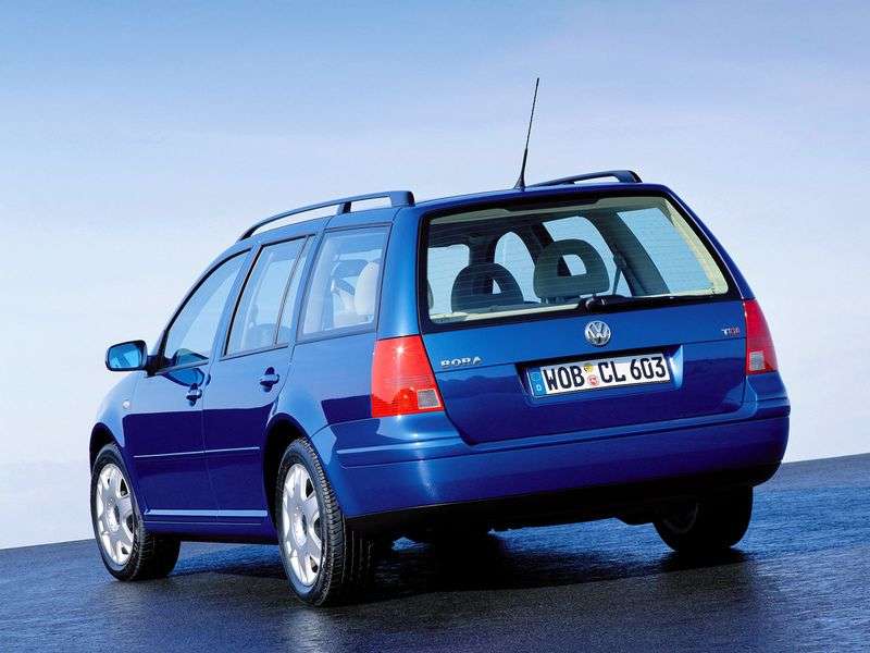 Volkswagen Bora 1.generacja Variant wagon 2.3 V5 AT (1999 2000)
