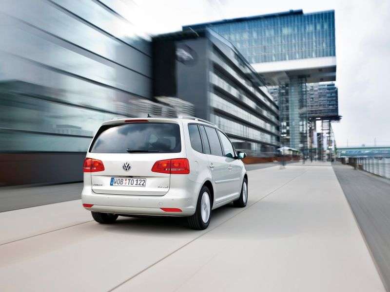 Volkswagen Touran minivan trzeciej generacji 1.4 TSI DSG Trendline (2010 obecnie)