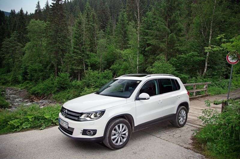 Volkswagen Tiguan 1st generation [restyled] crossover 2.0 TSI 4Motion AT Sport & Style (2011 – n.)