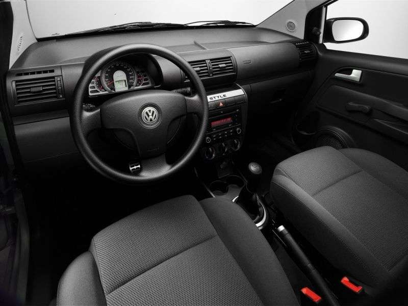 Volkswagen Fox 3 generation hatchback 3 dv. 1.0 MT (2009 – n. In.)