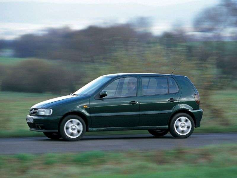 Volkswagen Polo trzeciej generacji, 5 drzwiowy hatchback 1,4 AT (1999 2001)