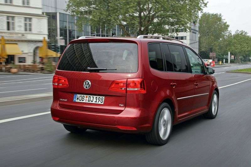 Volkswagen Touran 3. generacji minivan 2.0 TDI DSG Highline (2010 obecnie)