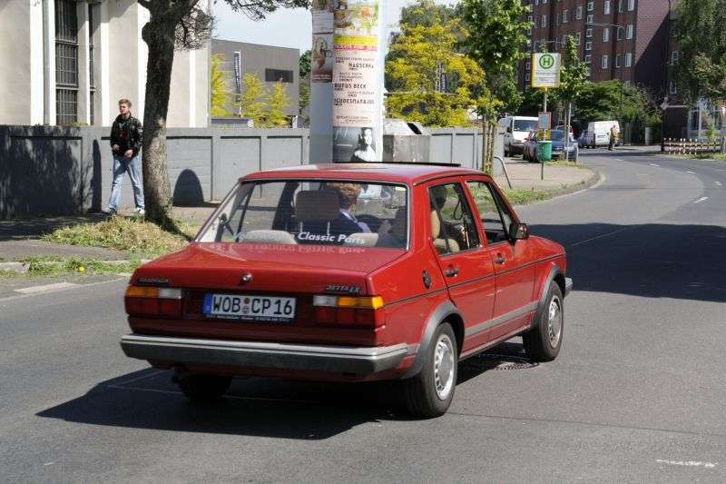 Volkswagen Jetta 4 drzwiowy sedan pierwszej generacji 1,6 AT (1981 1984)