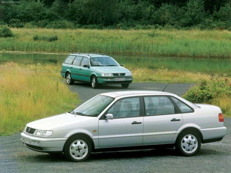 Volkswagen Passat B4 sedan 1.8 AT (1993 1997)