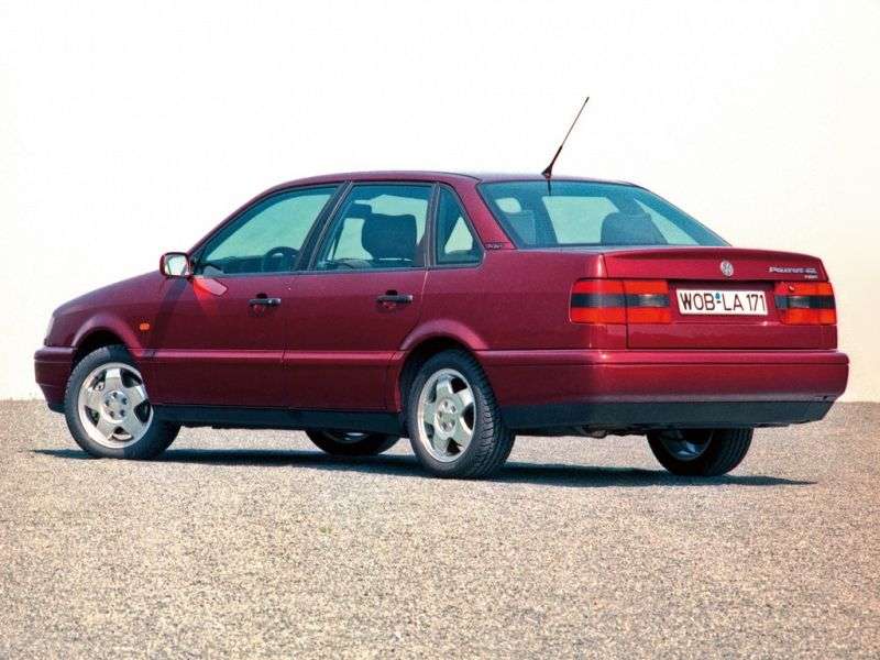 Volkswagen Passat B4 sedan 2.8 VR6 AT (1993 1997)