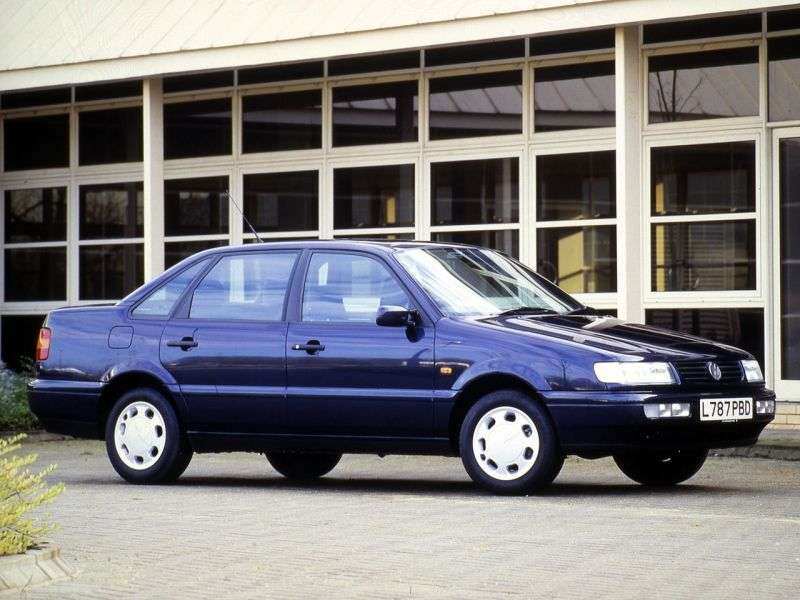 Volkswagen Passat B4 sedan 2.8 VR6 MT (1993–1997)