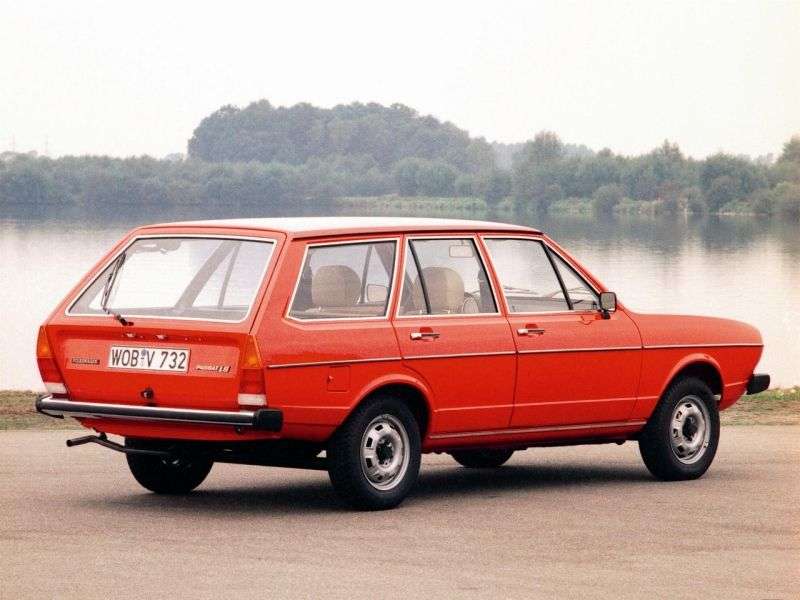 Volkswagen Passat B1universal 1.6 MT (1975–1977)