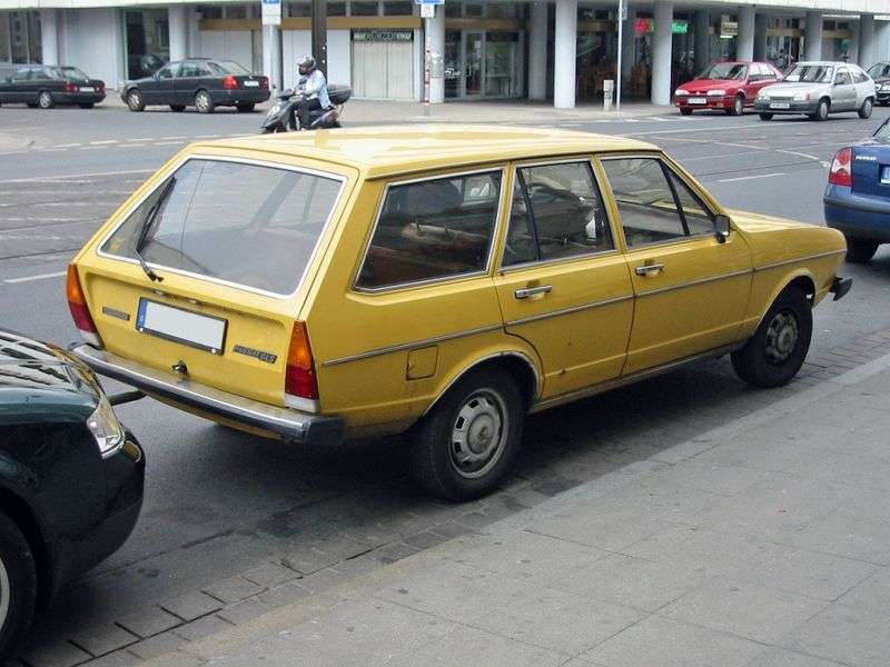 Volkswagen Passat B1universal 1.5 MT (1974–1975)
