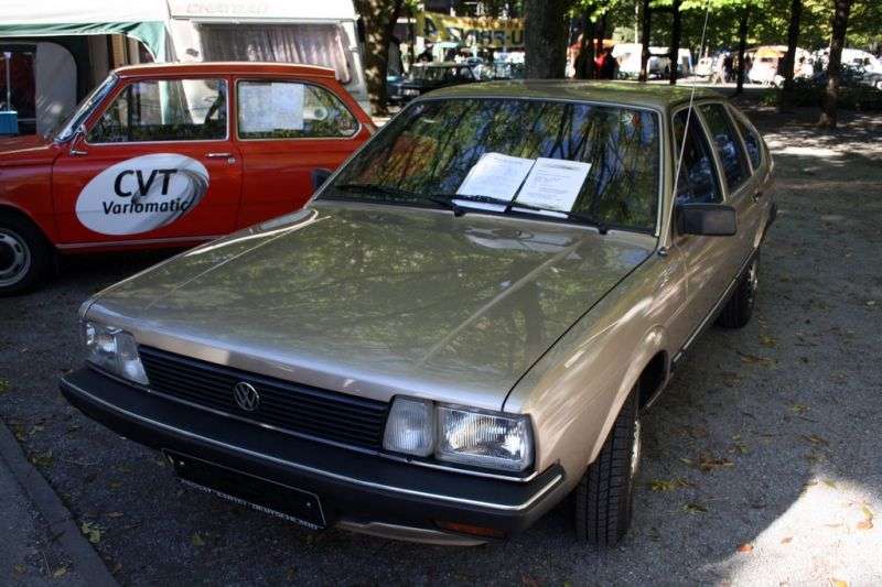 Volkswagen Passat B2 hatchback 5 drzwiowy 2,2 mln ton (1986 1988)