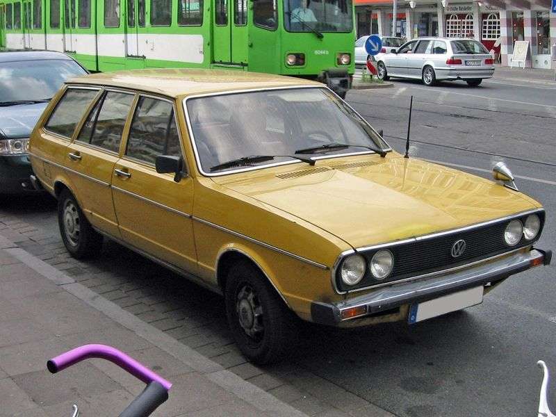 Volkswagen Passat B1universal 1.5 MT (1974–1975)