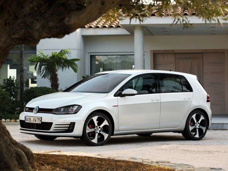 5 drzwiowy Volkswagen Golf 7 generacji GTI hatchback 2.0 TSI BlueMotion MT (2013 do chwili obecnej)